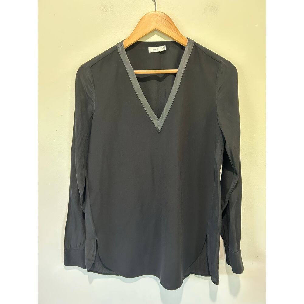 Vince black top womens size M silk v neck long sleeve